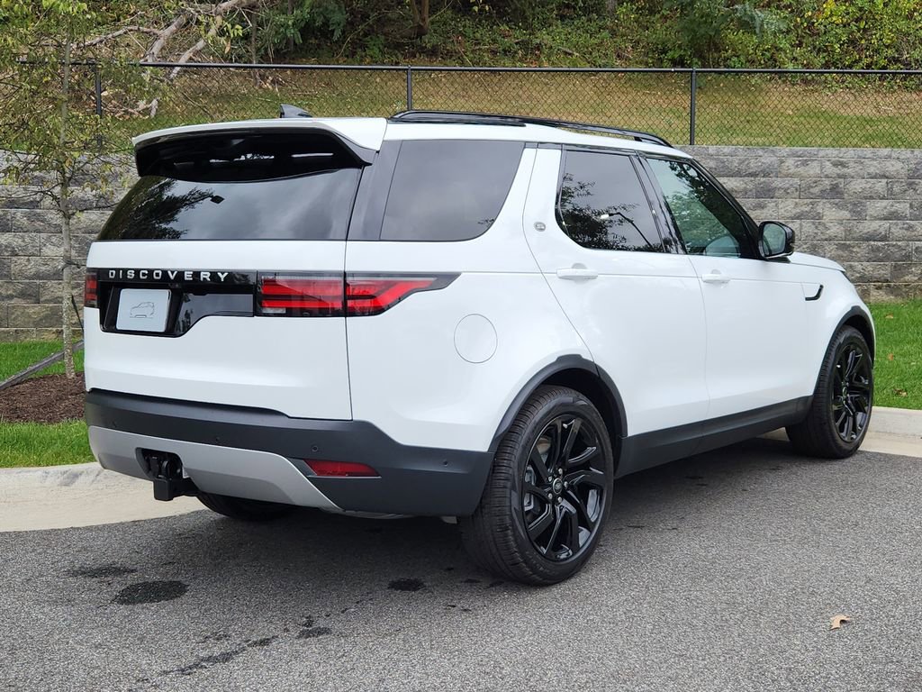 Used 2025 Land Rover Discovery S image 2
