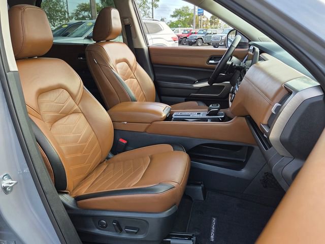 Used 2023 Nissan Pathfinder Platinum w/ Cargo Package FWD image 24