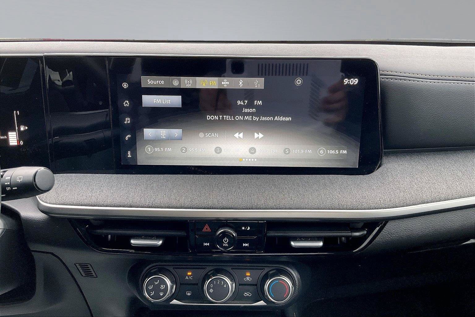 Certified 2025 Nissan Kicks SV AWD/4WD image 7