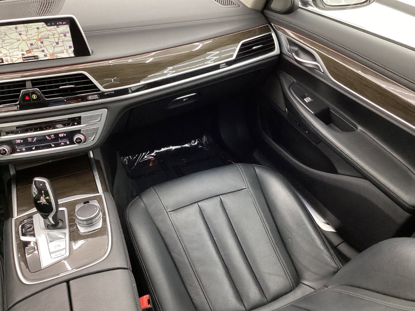 Used 2019 BMW 740i xDrive image 29