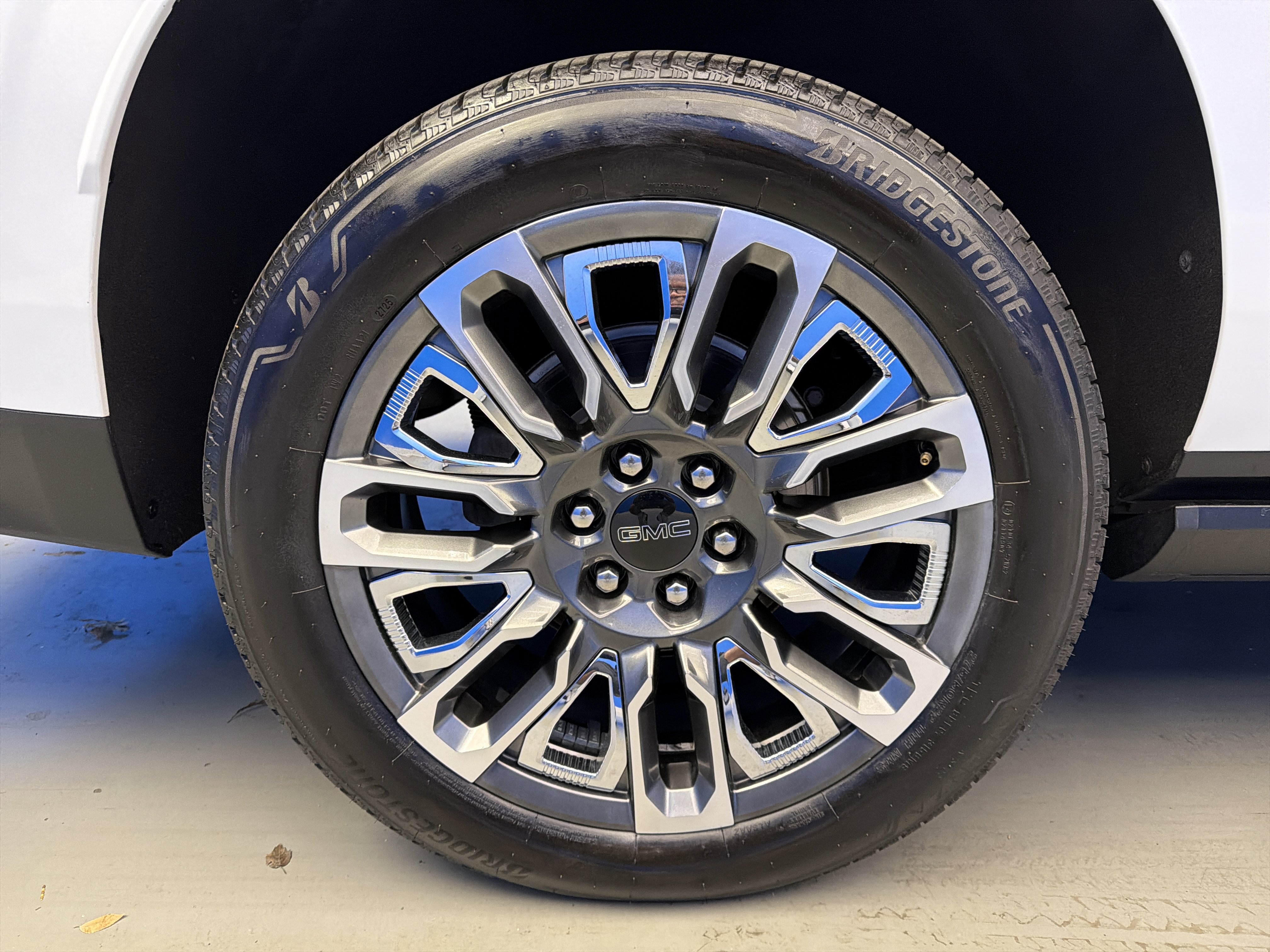 Used 2023 GMC Yukon XL Denali Ultimate image 9