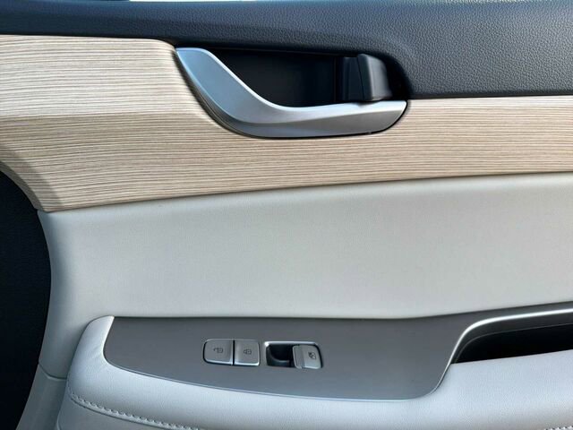 Used 2023 Hyundai Palisade Limited w/ Cargo Package image 23