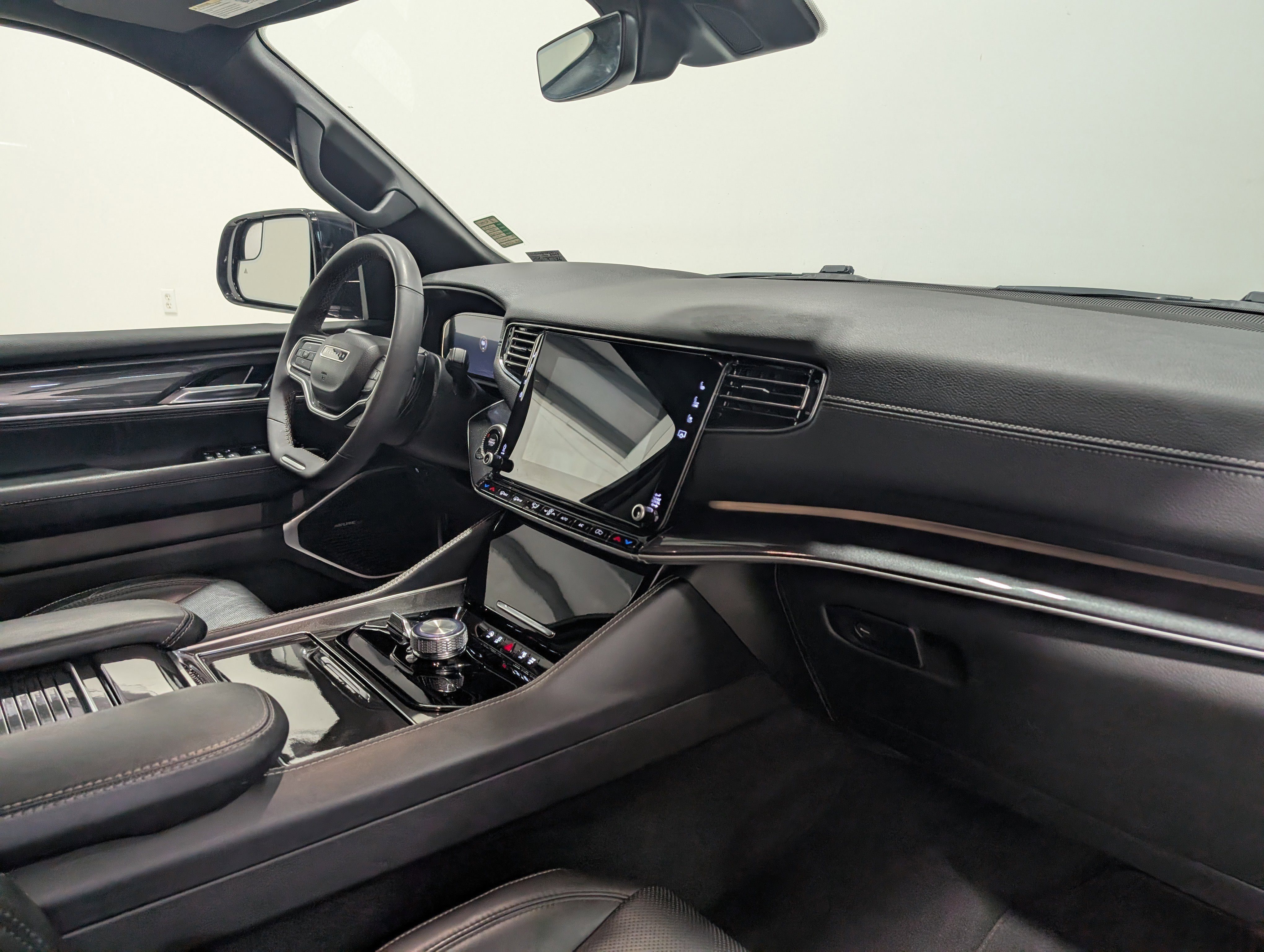 Used 2022 Jeep Wagoneer Series I image 22