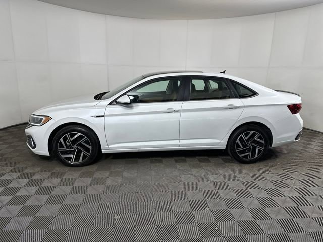 Used 2024 Volkswagen Jetta SEL image 6