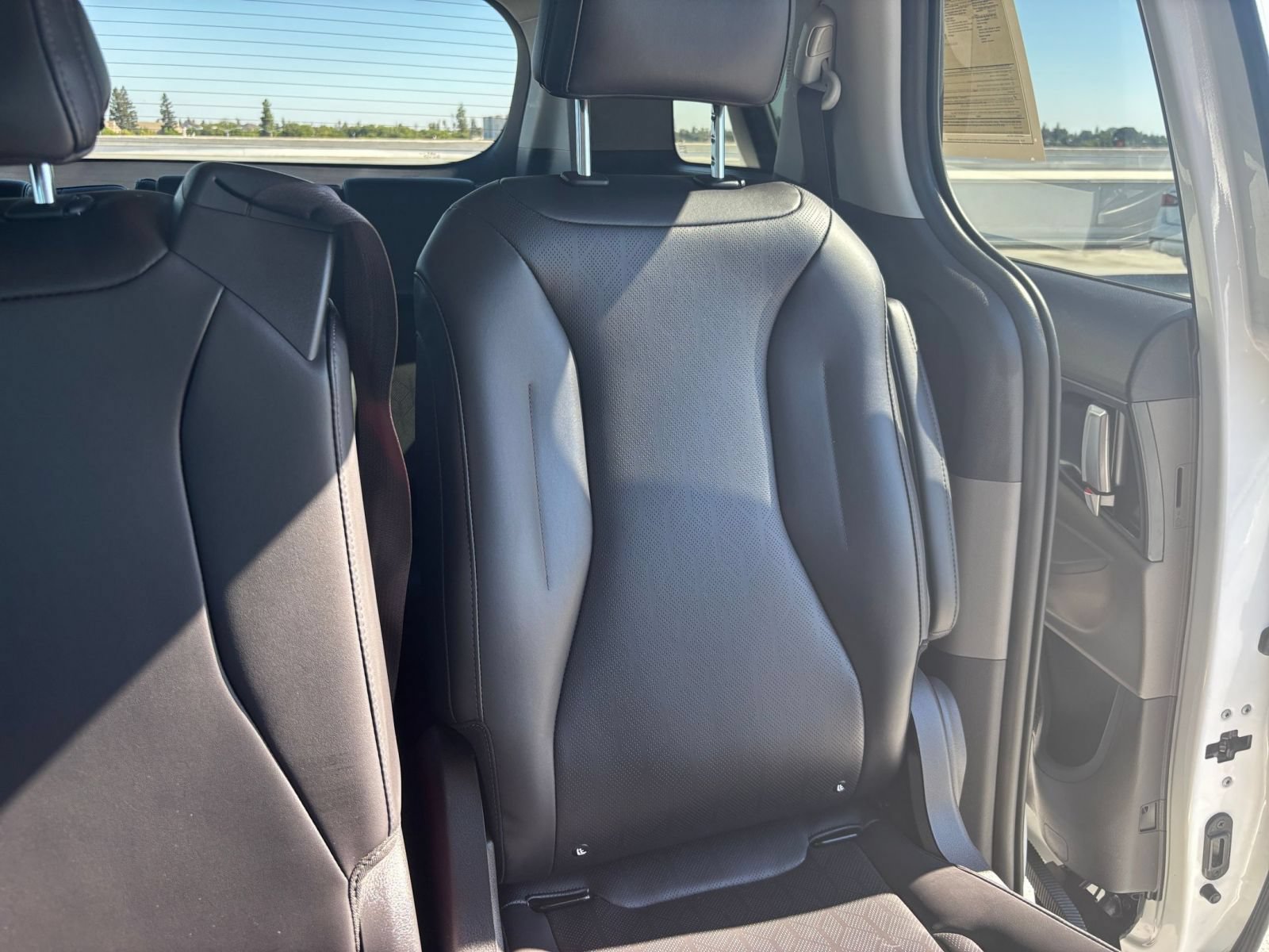 Used 2026 Kia Carnival FWD image 40