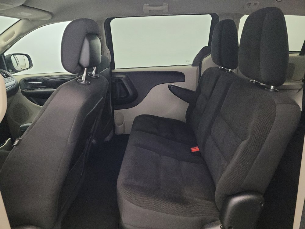 Used 2018 Dodge Grand Caravan SE FWD image 18
