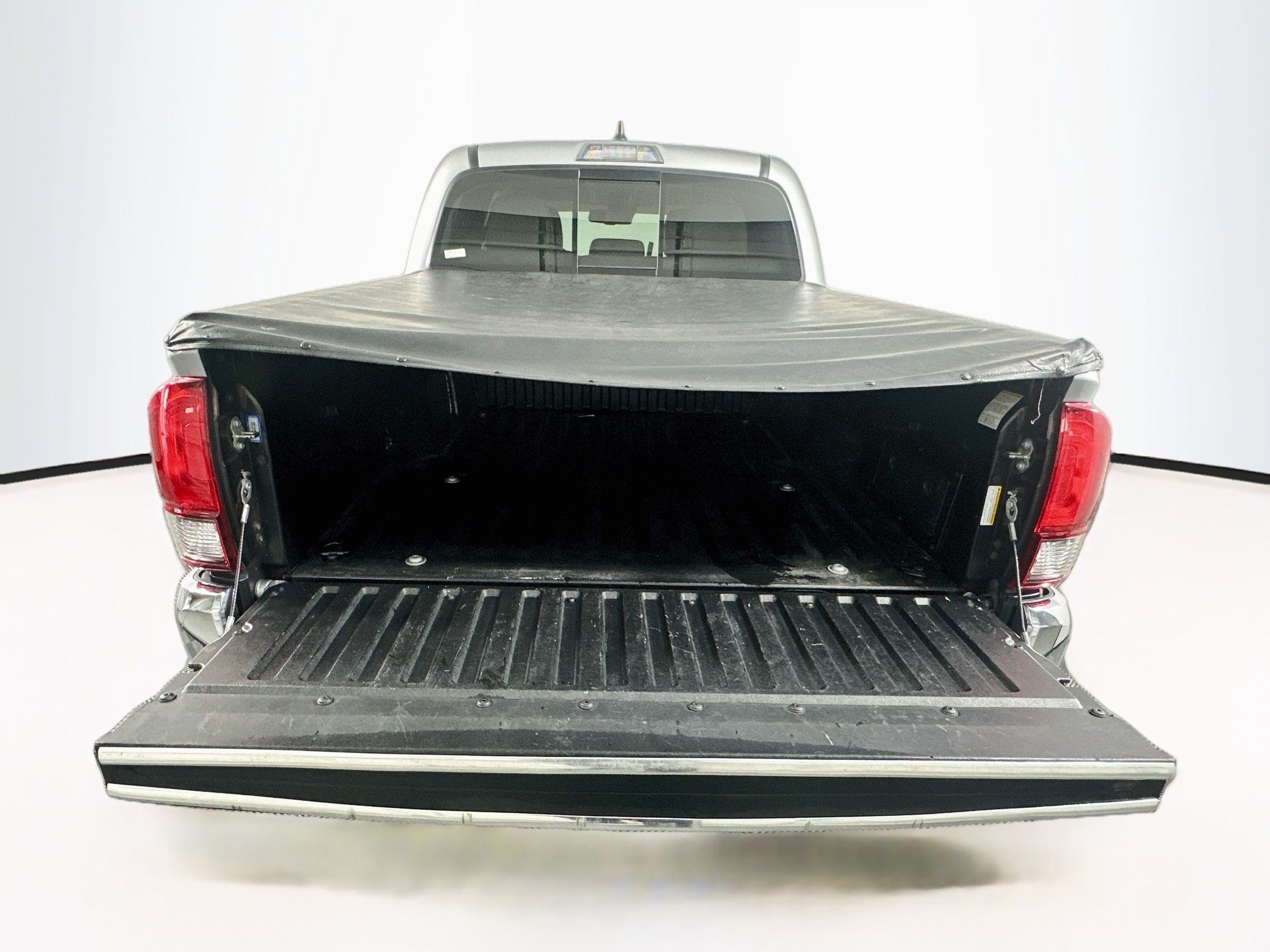 Used 2021 Toyota Tacoma SR5 RWD image 28