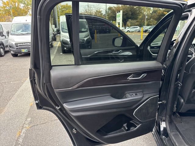 Used 2022 Jeep Grand Cherokee L Laredo image 30