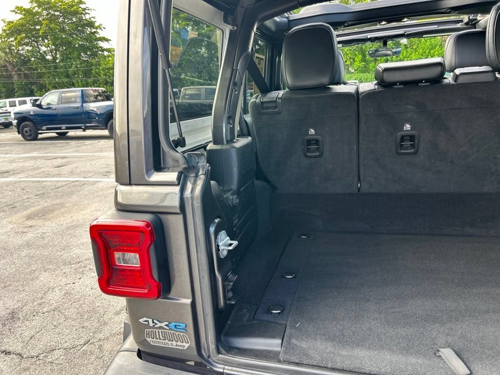 Used 2022 Jeep Wrangler Unlimited Sahara w/ Safety Group AWD/4WD image 33