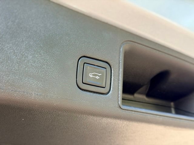 Used 2023 GMC Terrain SLE w/ Driver Convenience Package FWD image 28