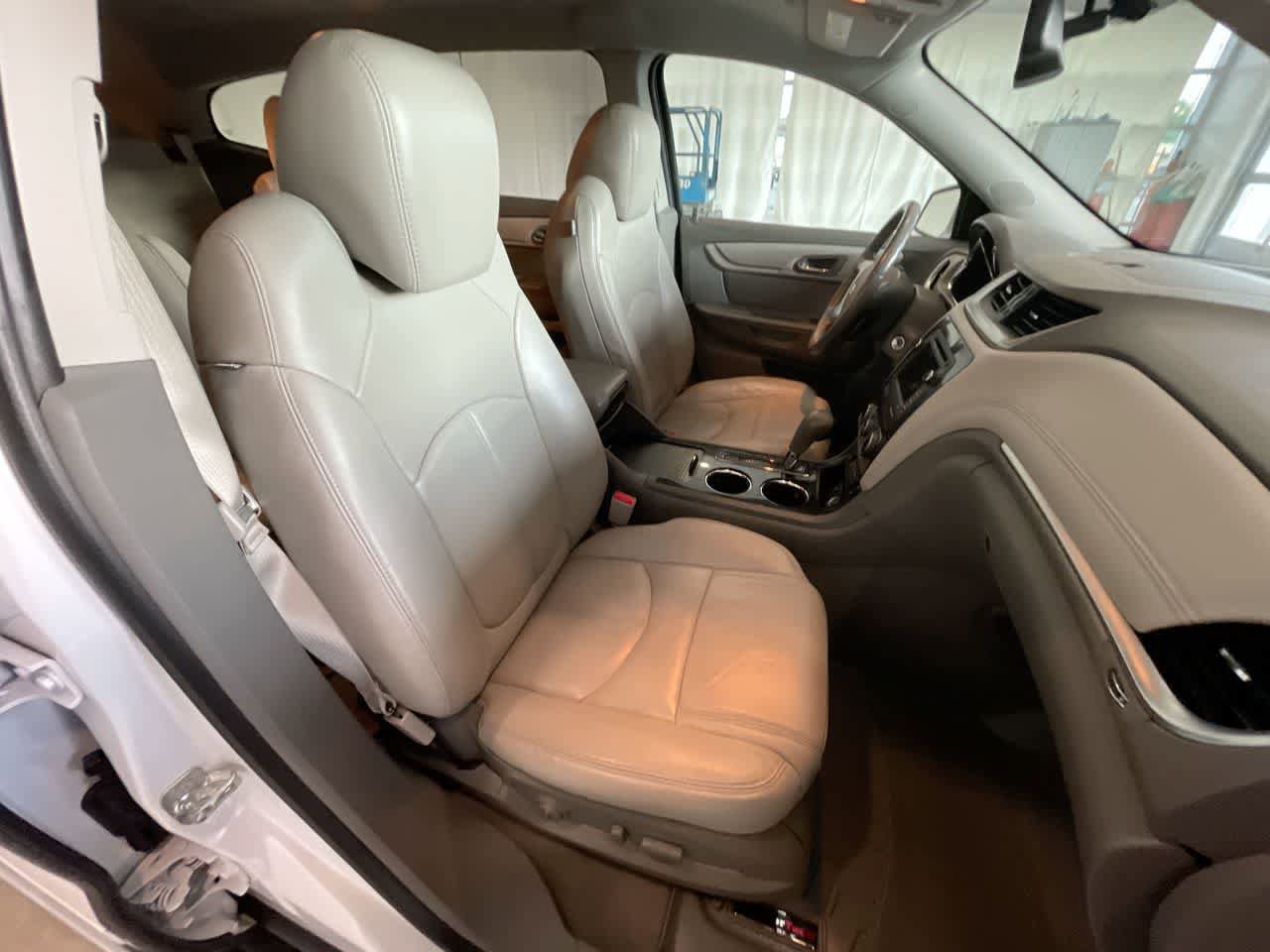 Used 2017 Chevrolet Traverse LT AWD/4WD image 25