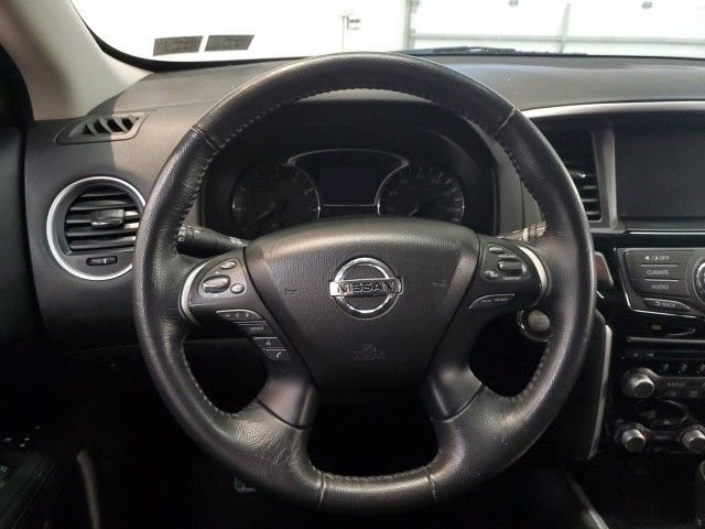 Used 2020 Nissan Pathfinder SV image 15