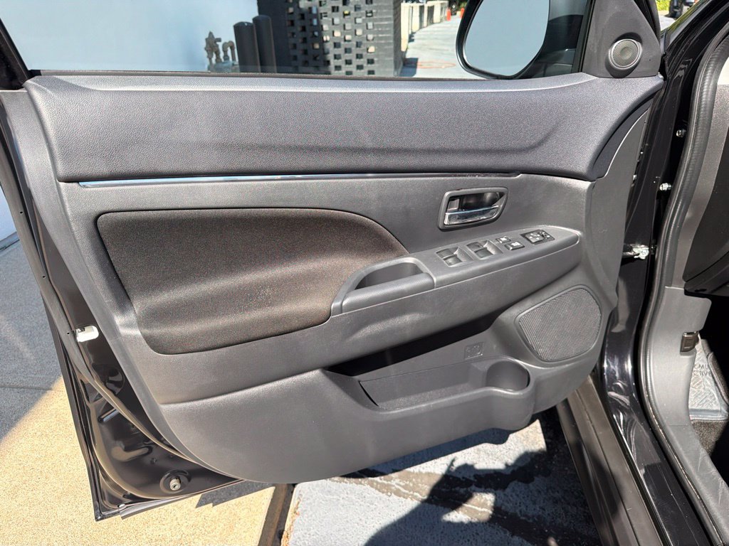 Used 2025 Mitsubishi Outlander Sport ES AWD/4WD image 34
