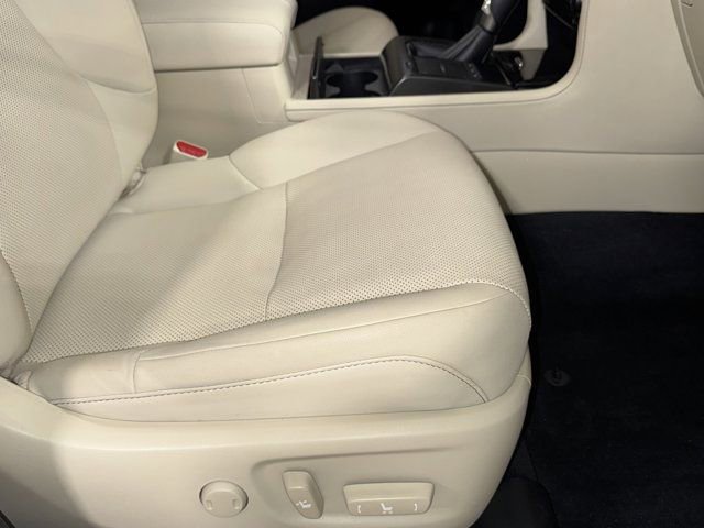 Used 2023 Lexus GX 460 Premium w/ Premium Package image 10