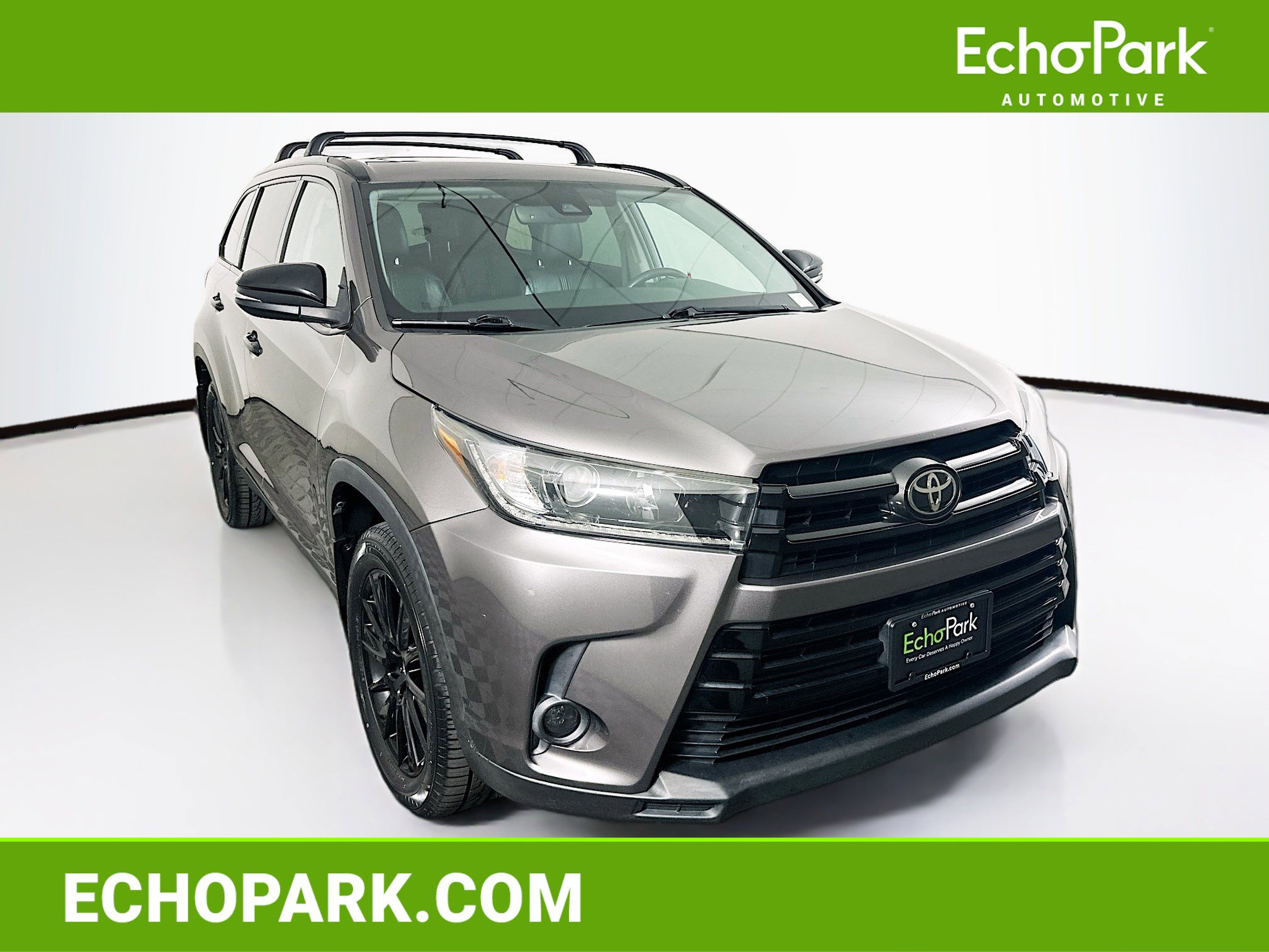 Used 2019 Toyota Highlander SE w/ Nightshade Edition