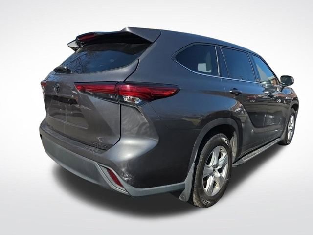 Used 2021 Toyota Highlander LE image 4