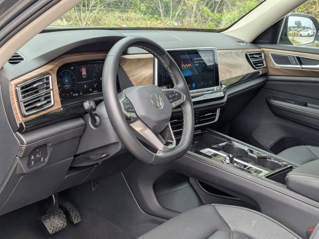 Used 2025 Volkswagen Atlas SE image 14