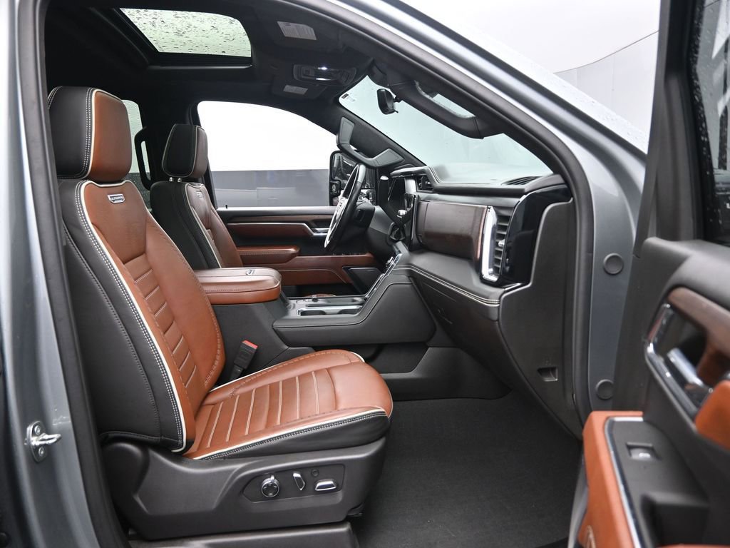Used 2024 GMC Sierra 3500 Denali Ultimate image 32