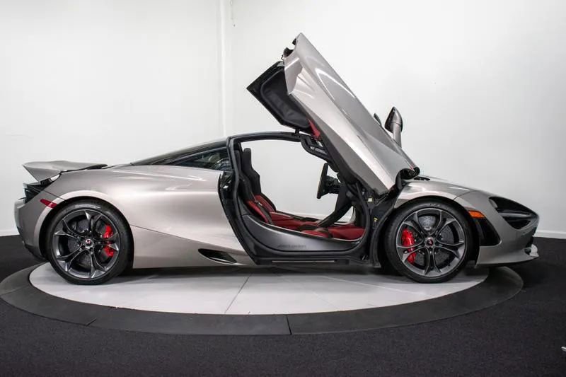 Used 2018 McLaren 720S RWD image 4