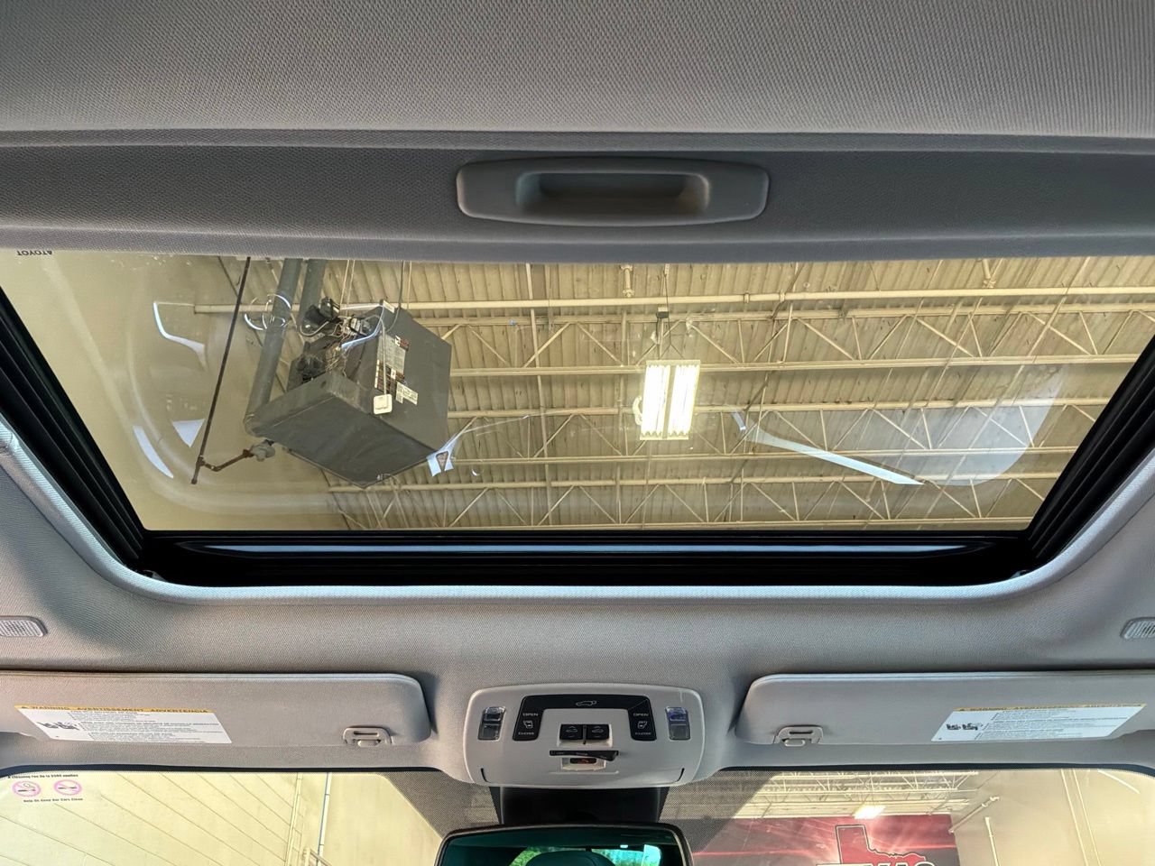 Used 2026 Toyota Sienna XLE FWD image 23