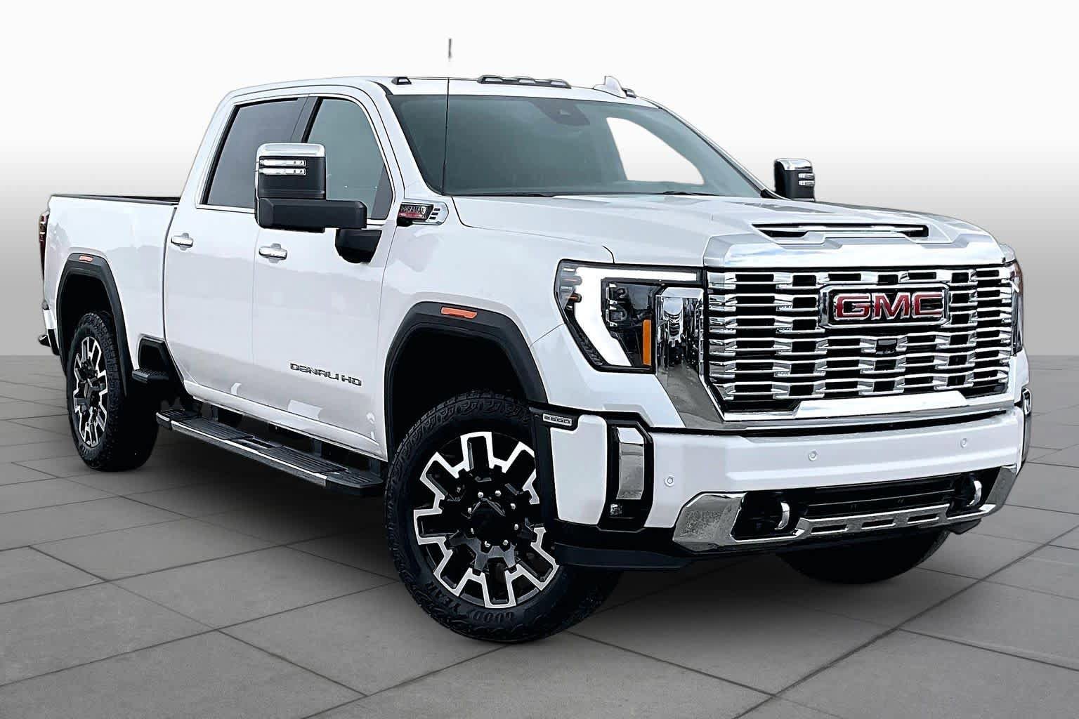 Used 2024 GMC Sierra 2500 Denali w/ Technology Package AWD/4WD image 3