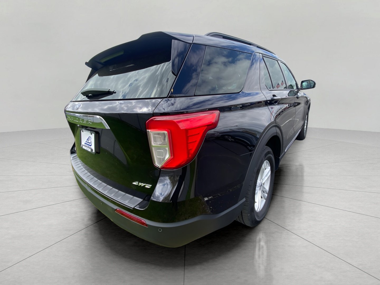 Certified 2024 Ford Explorer XLT AWD/4WD image 7