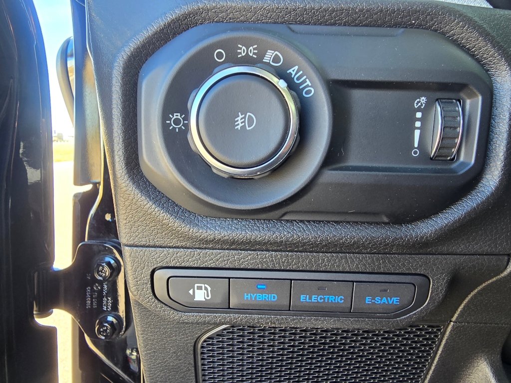 Used 2025 Jeep Wrangler Willys image 18