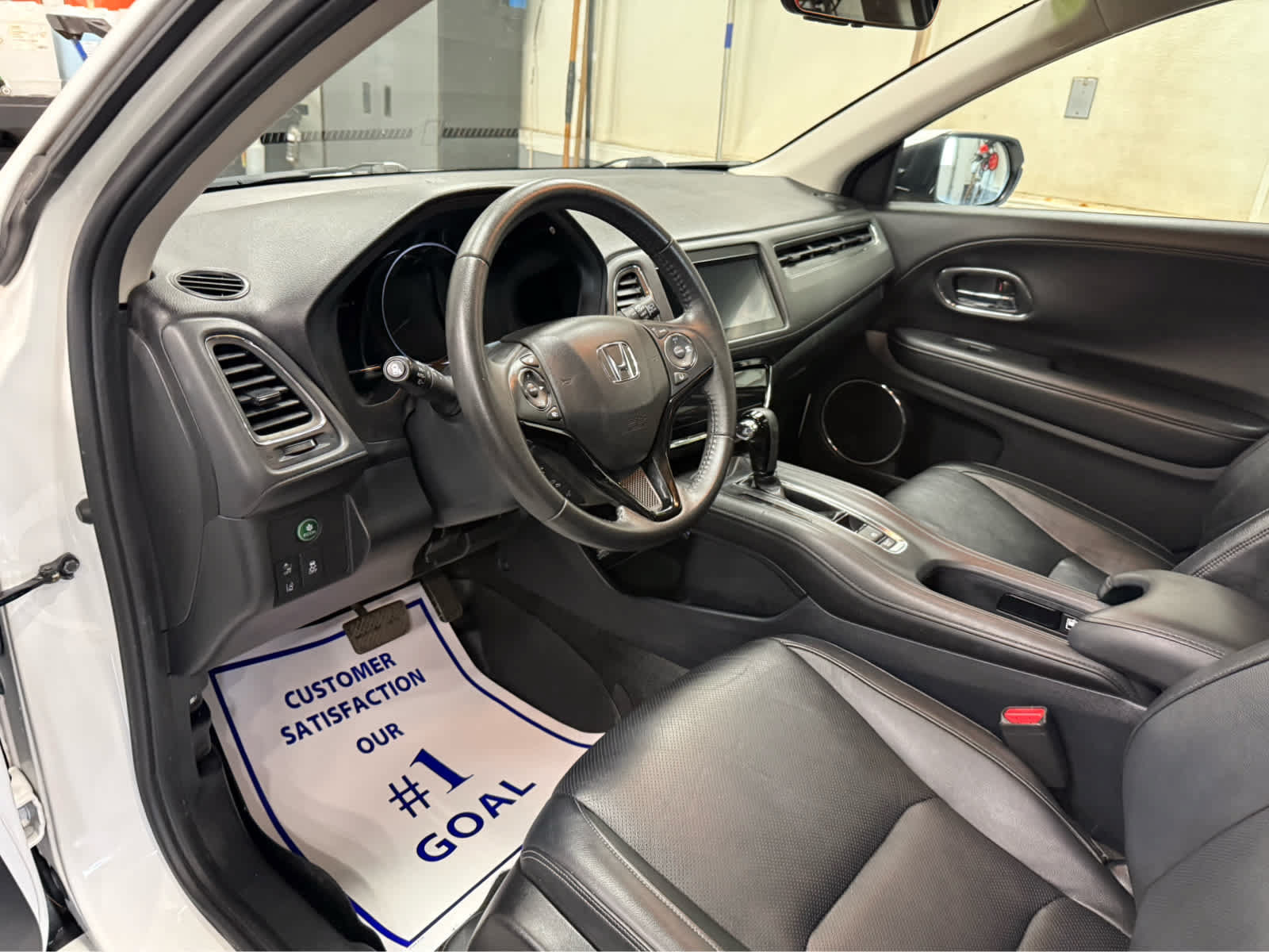 Used 2020 Honda HR-V Touring image 9