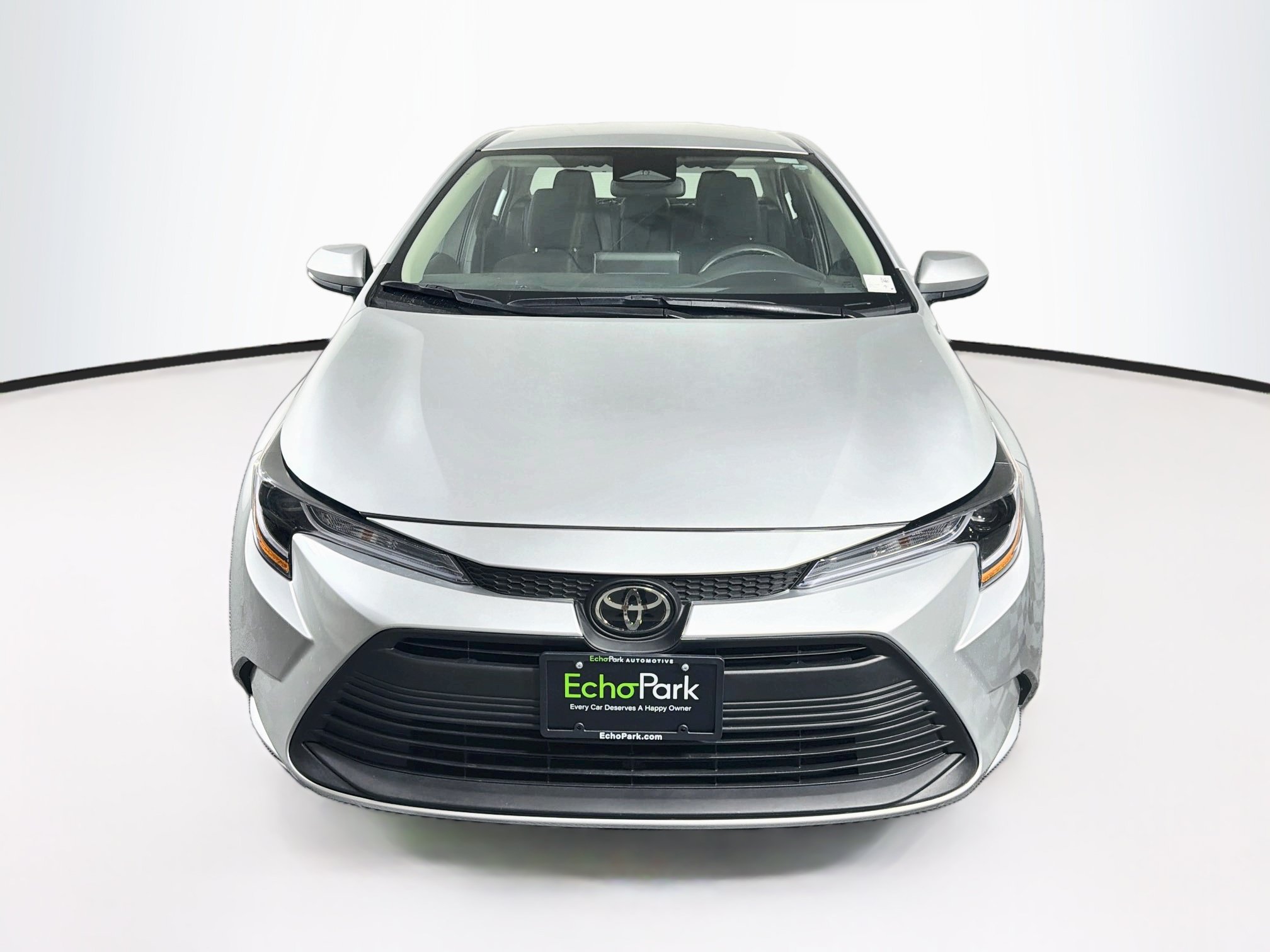 Used 2025 Toyota Corolla LE FWD image 2