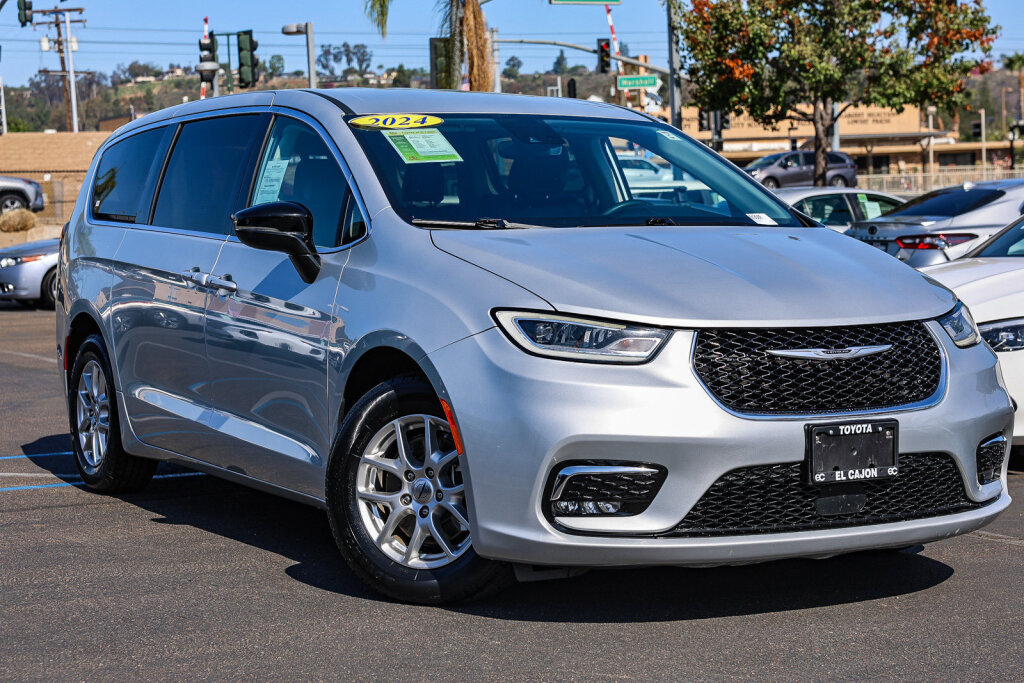 Used 2024 Chrysler Pacifica Touring-L FWD image 1
