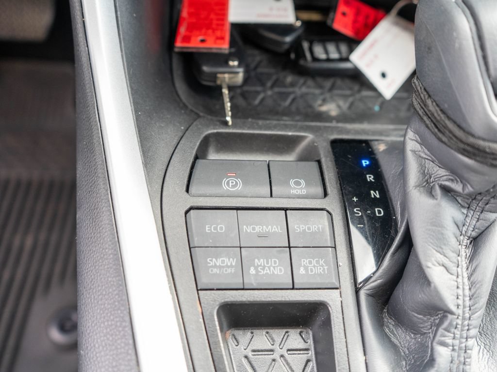 Used 2023 Toyota RAV4 LE AWD/4WD image 22