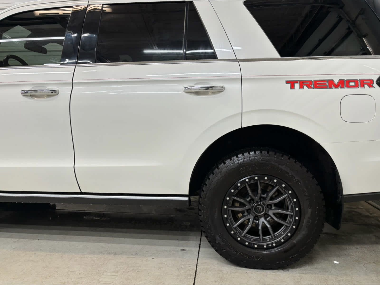 Used 2021 Ford Expedition Limited AWD/4WD image 6