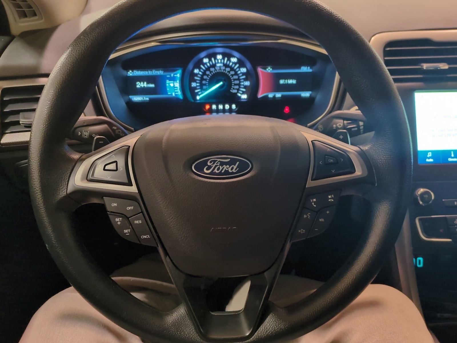 Used 2020 Ford Fusion SE image 18
