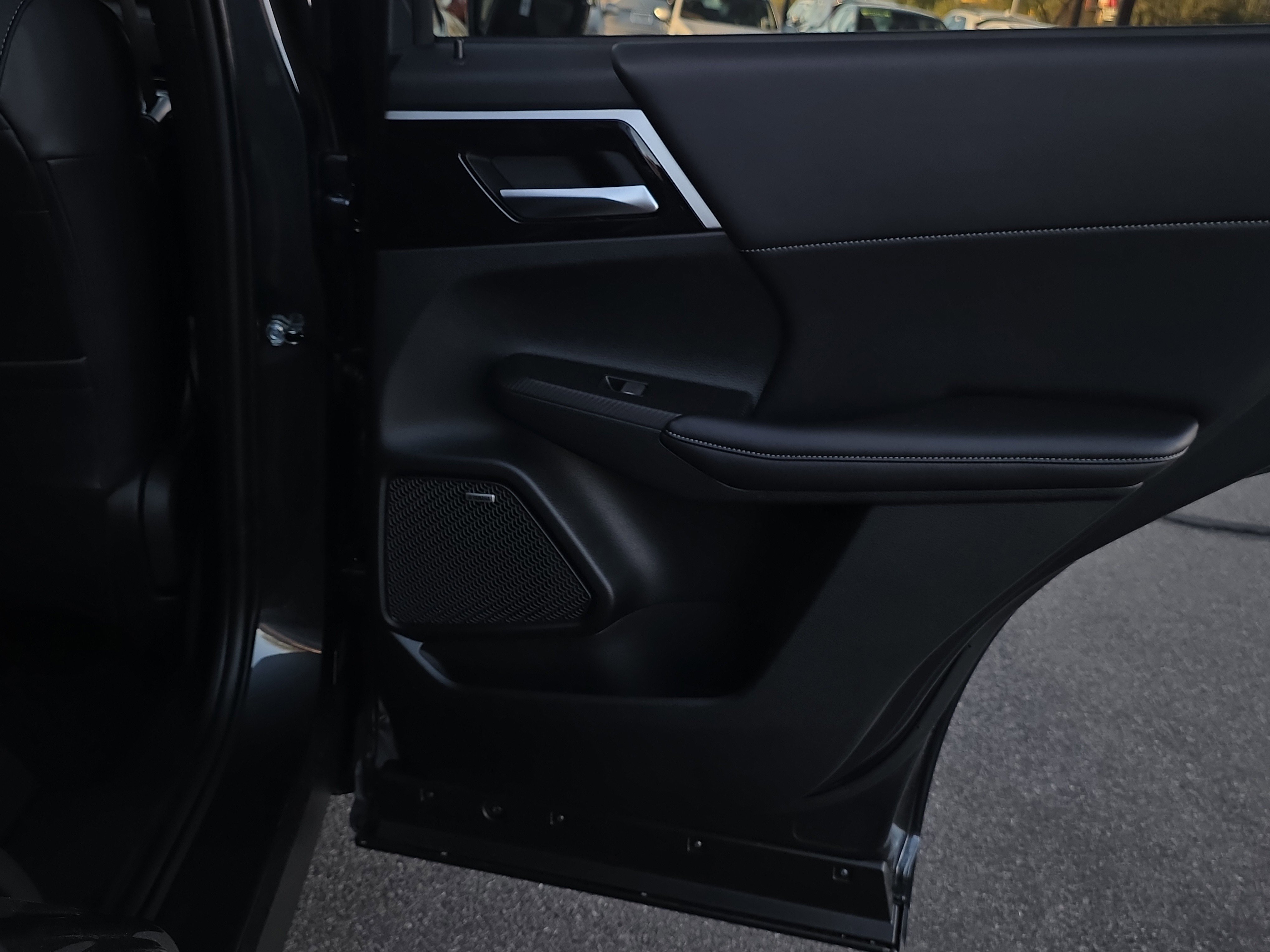 New 2025 Mitsubishi Outlander SE image 20