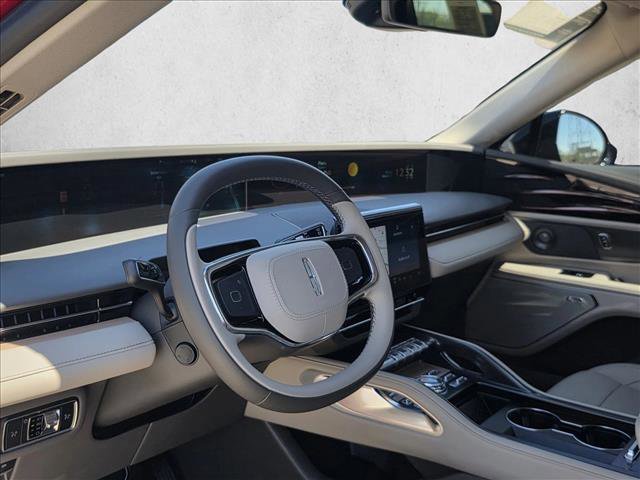 Used 2025 Lincoln Nautilus Reserve image 13