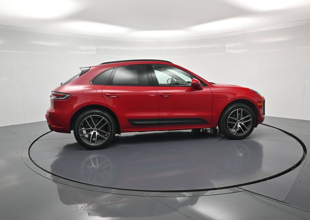 Certified 2024 Porsche Macan AWD/4WD image 35