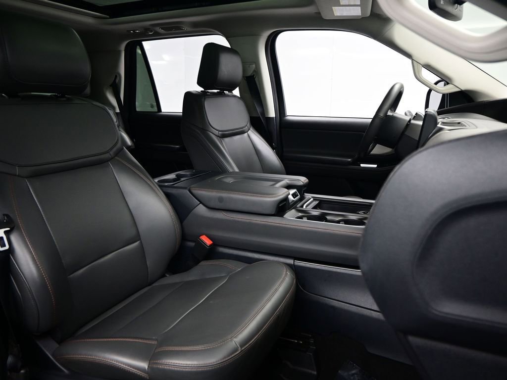 Used 2025 Ford Expedition Active RWD image 14