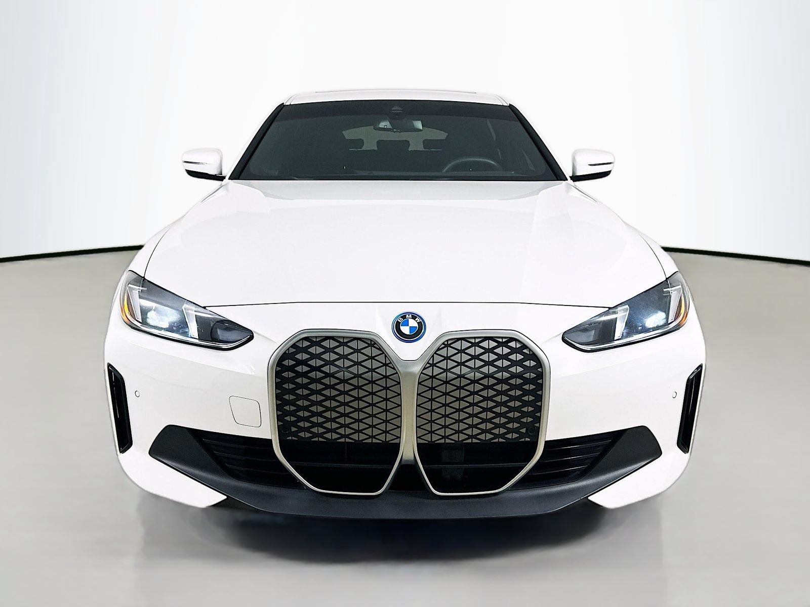 Used 2025 BMW i4 eDrive40 RWD image 2