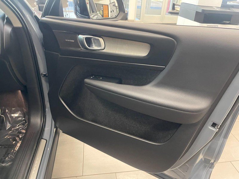Used 2023 Volvo XC40 B5 Ultimate AWD/4WD image 8