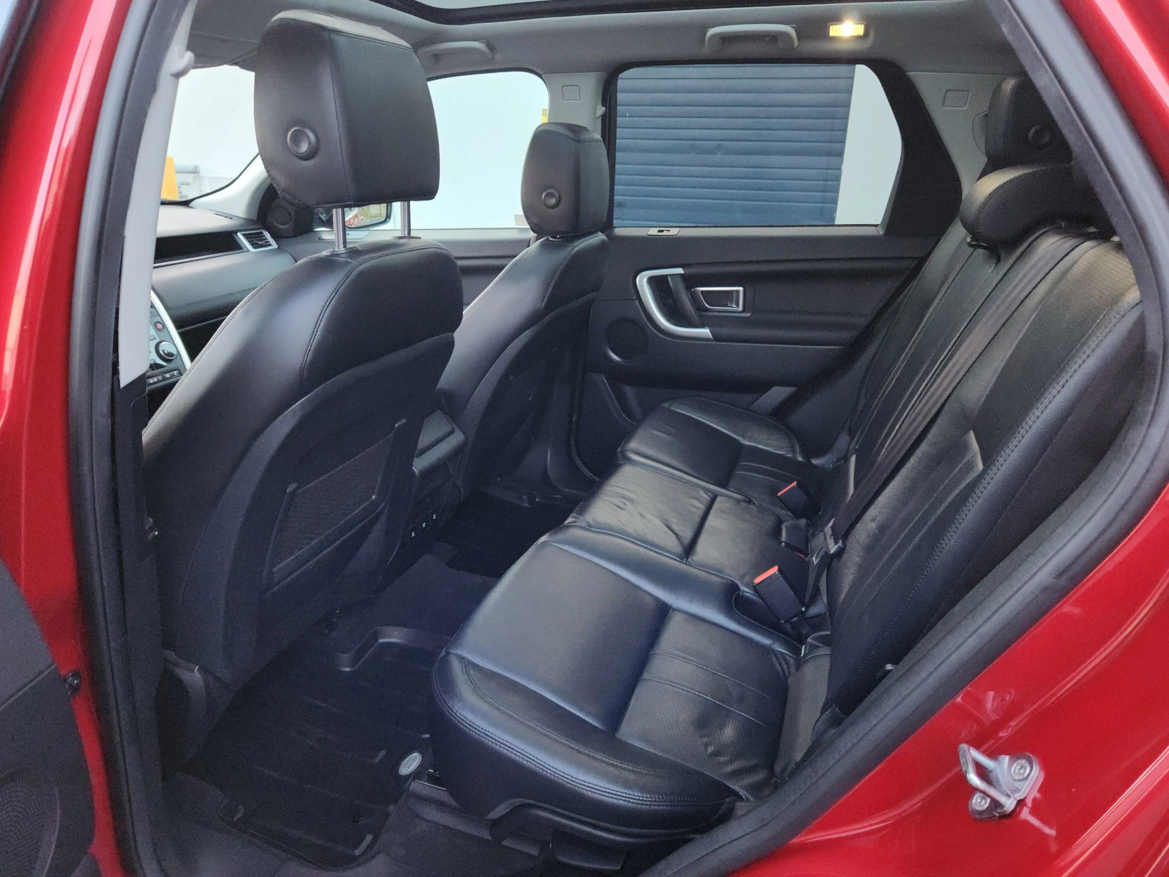 Used 2018 Land Rover Discovery Sport HSE image 17