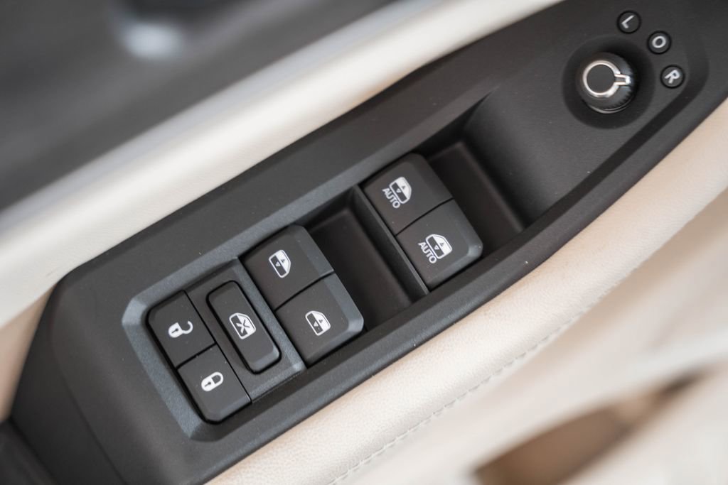 New 2025 Jeep Grand Cherokee L Limited w/ Luxury Tech Group II image 38