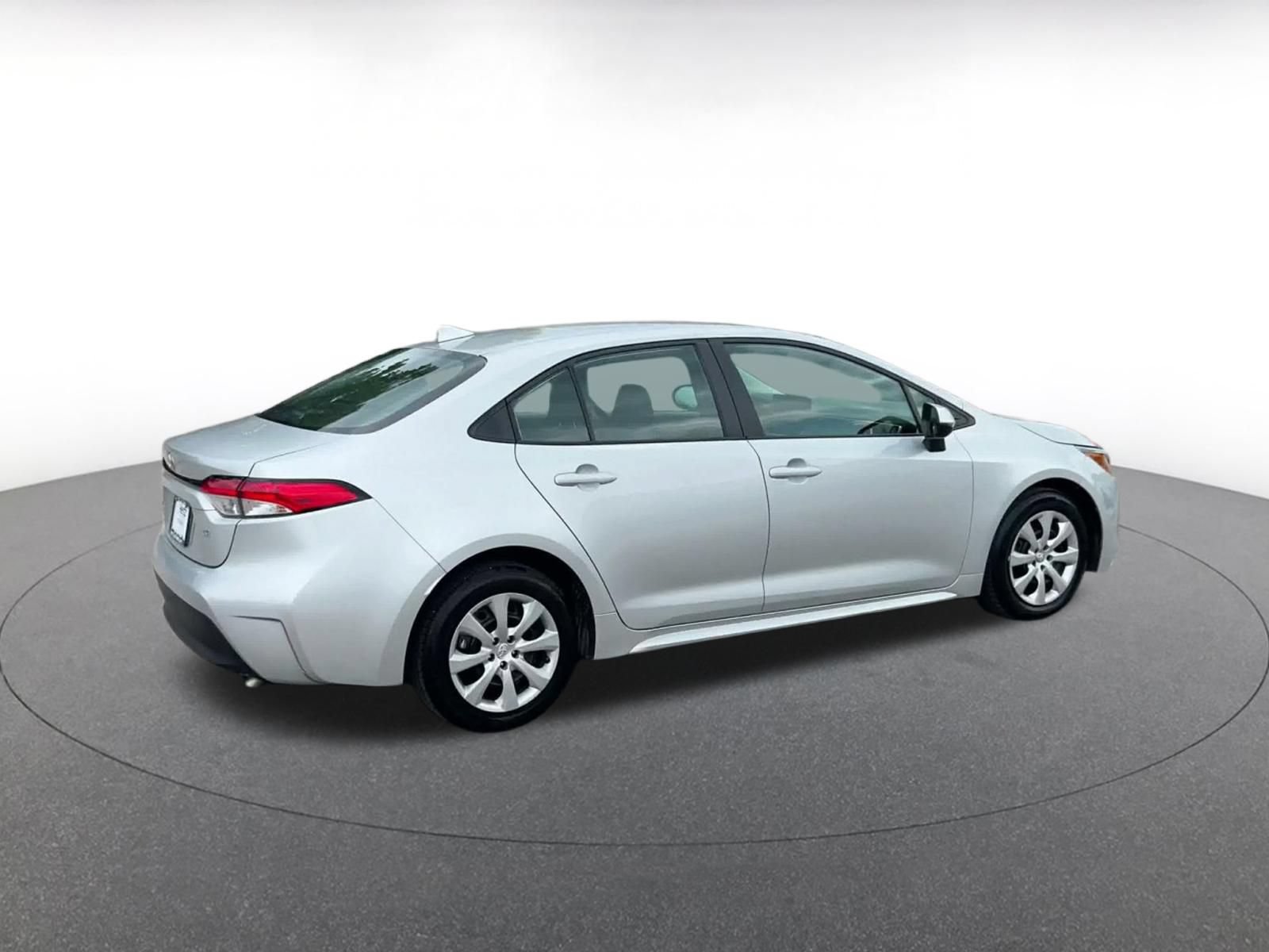 Used 2025 Toyota Corolla LE FWD image 14