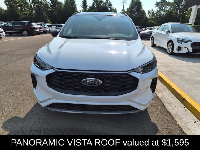 Used 2023 Ford Escape ST-Line w/ Tech Pack #1 AWD/4WD image 3