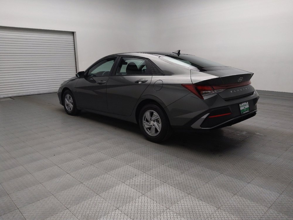 Used 2025 Hyundai Elantra SE image 5