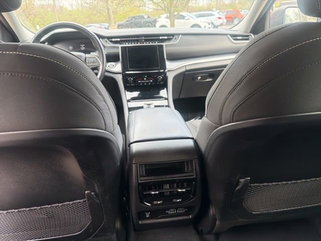 Used 2022 Jeep Grand Cherokee Laredo w/ Luxury Tech Group I AWD/4WD image 22