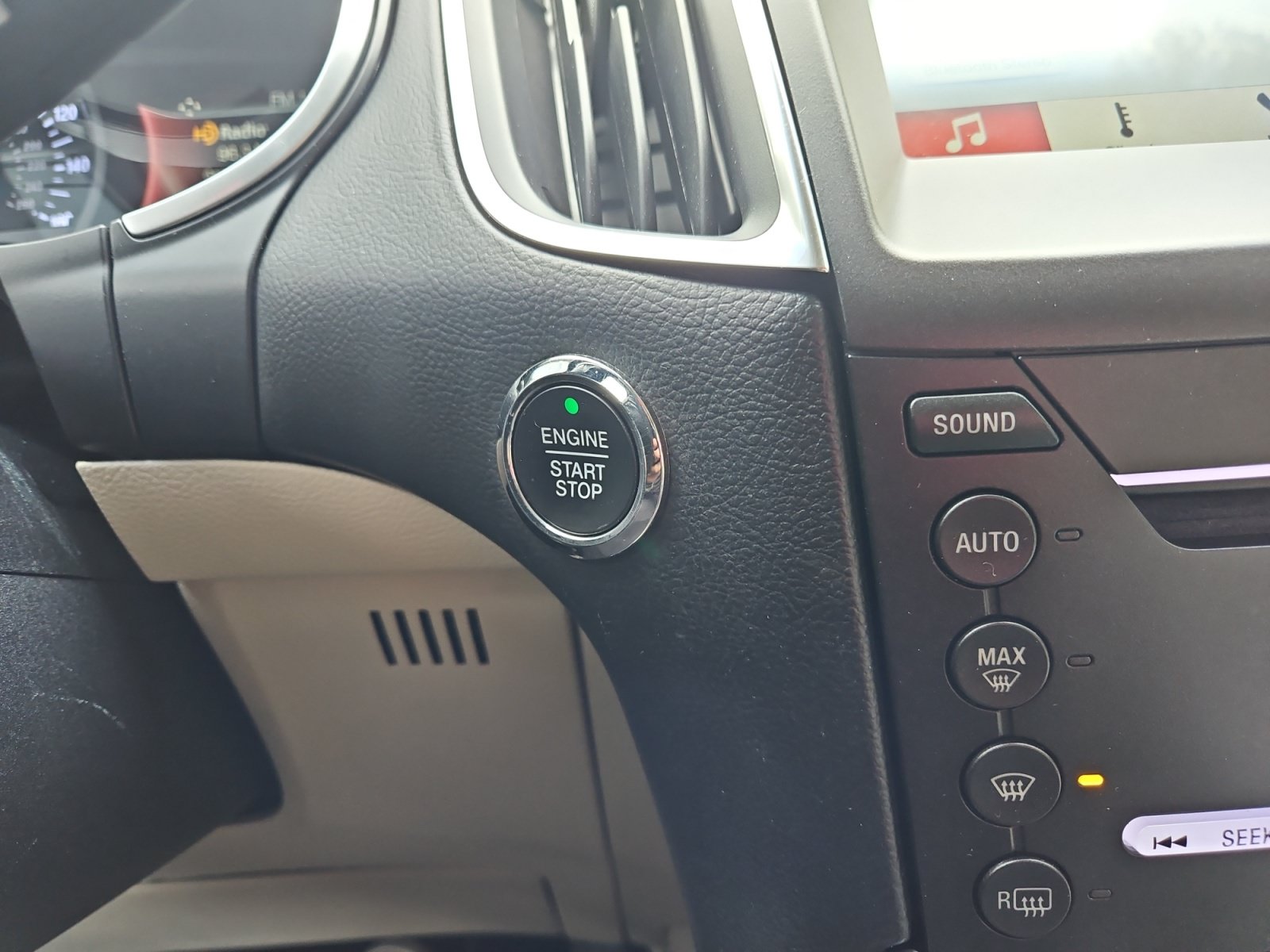 Used 2018 Ford Edge Titanium FWD image 21