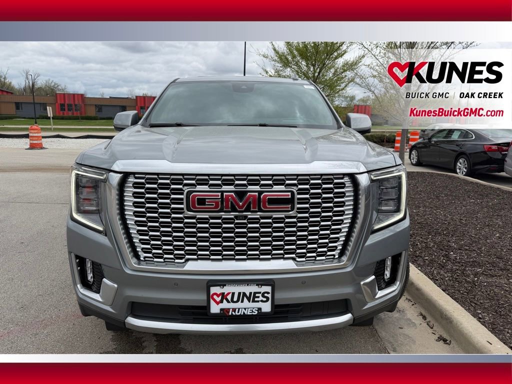 Used 2024 GMC Yukon Denali w/ Advanced Technology Package AWD/4WD image 3