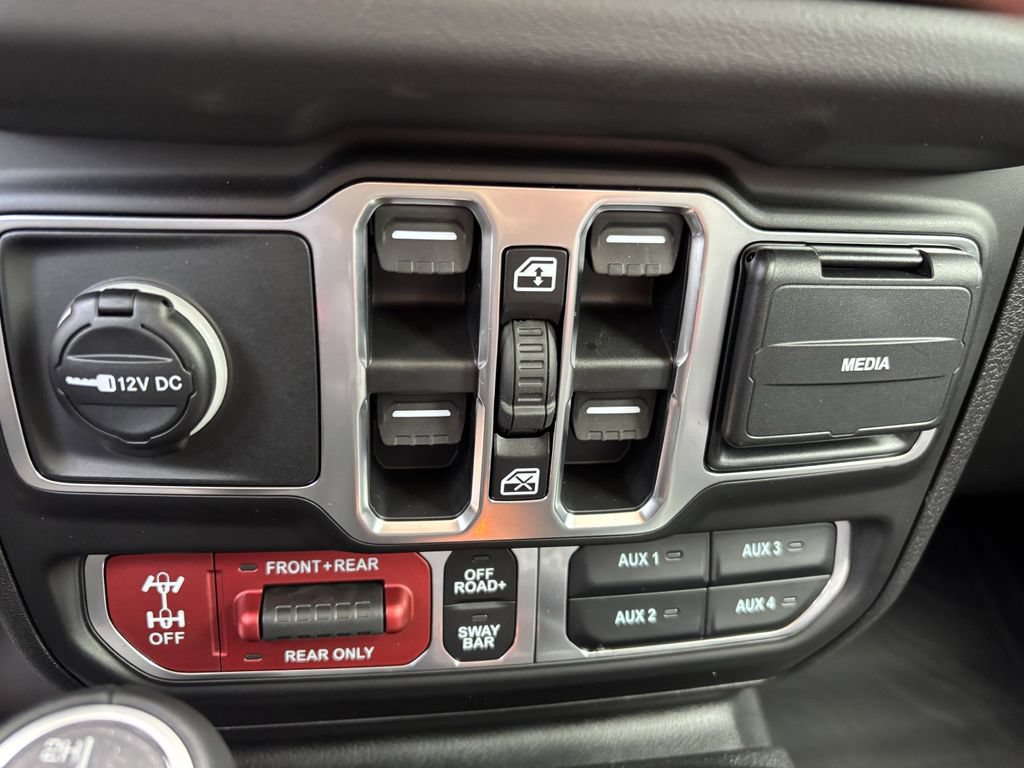Used 2026 Jeep Gladiator Rubicon w/ Steel Power Dome Hood Package AWD/4WD image 19