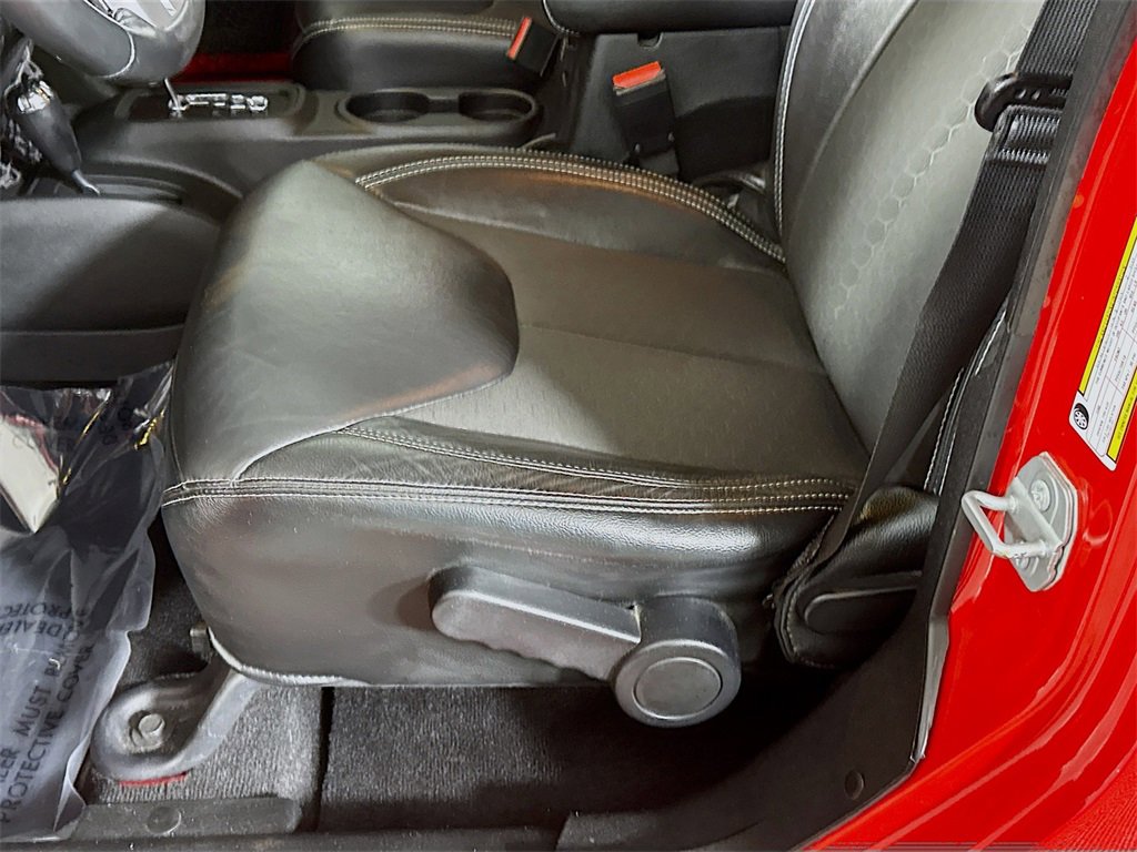 Used 2017 Jeep Wrangler Unlimited Freedom Edition image 17