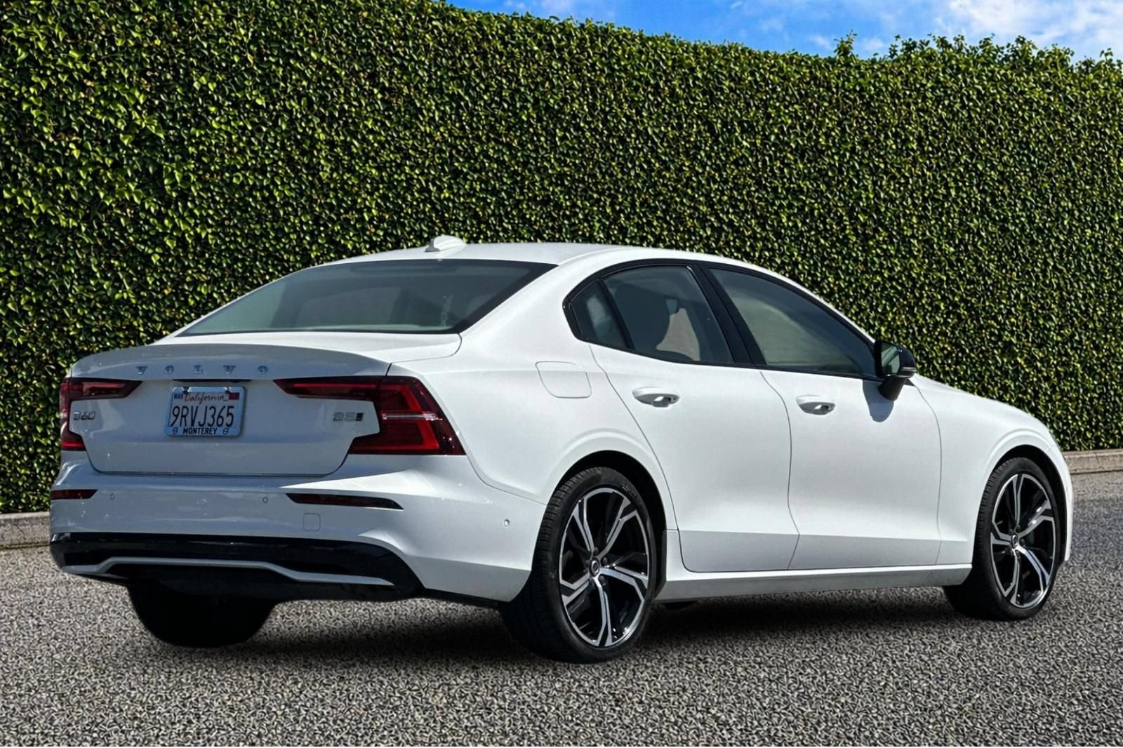 Used 2024 Volvo S60 B5 Plus w/ Climate Package AWD/4WD image 4